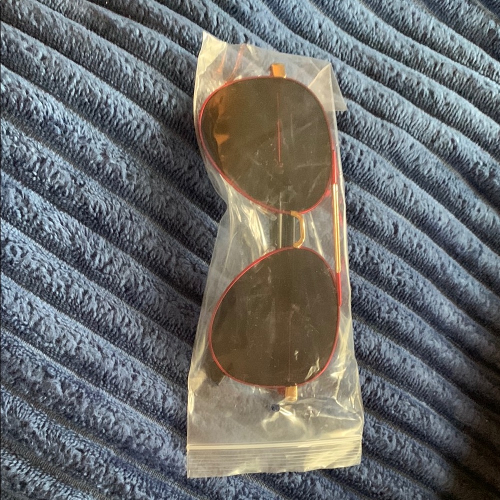 Stylish Red Aviator Sunglasses